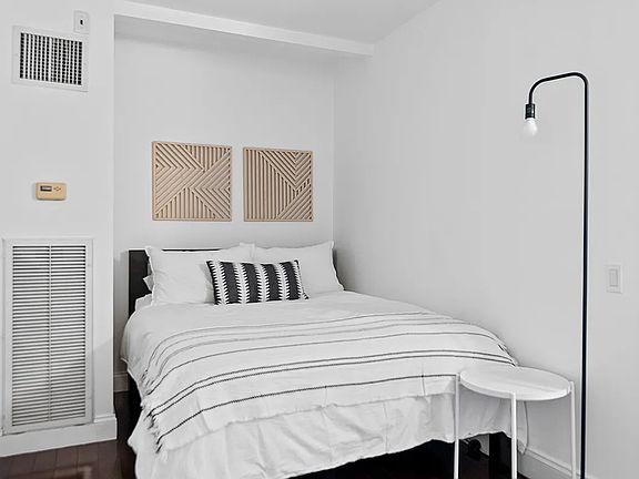 4th image of 88 Greenwich St #931