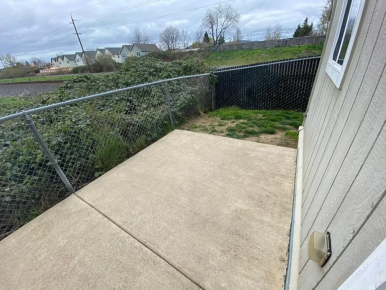 large 3 Bedroom 2.5 Bath Springfield duplex — Photo 12