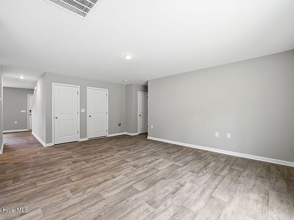 5th image of 347 Tina Mae Drive