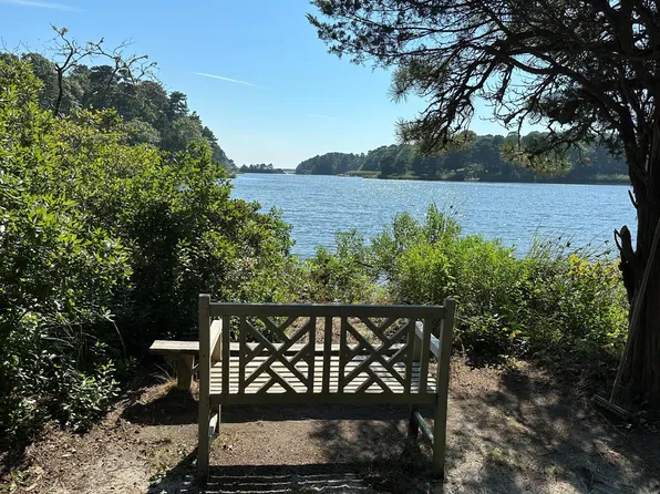 17 Quashnet Way, East Falmouth, MA 02536