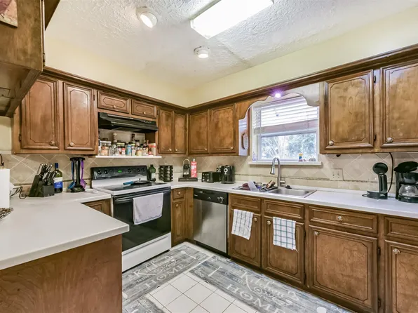 17041 Live Oak Cir, Porter, TX 77365