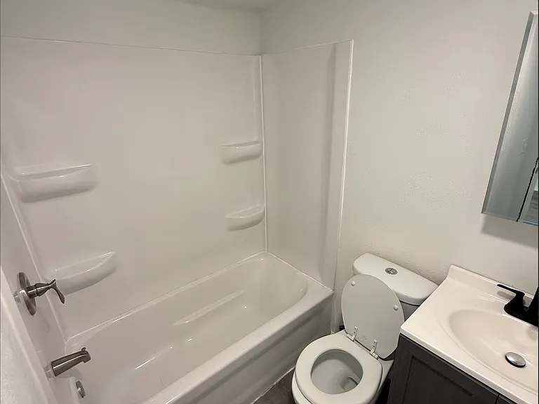 323 Seward Ave #3 — Photo 5