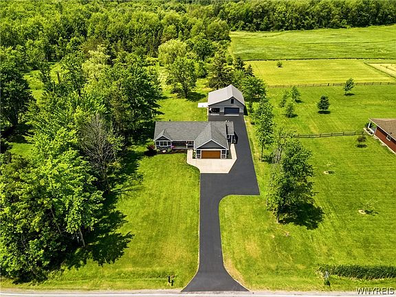 3rd image of 1925 Boies Rd