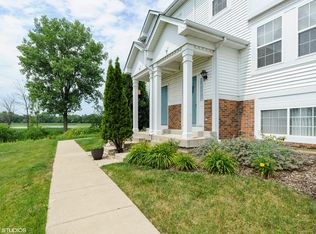 5 W Big Horn Dr, Hainesville, IL 60073