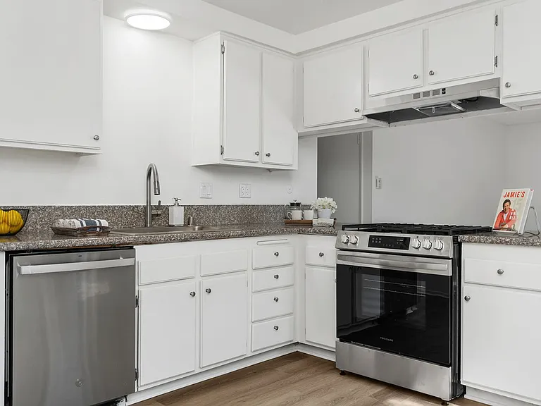 Sutter's Mill Apartments — Photo 35