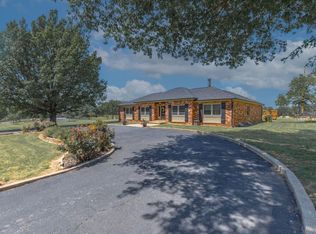 2208 Pinecrest Ct, Arkansas City, KS 67005