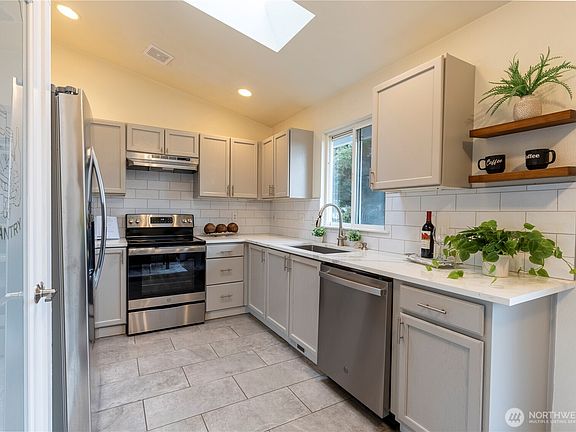5th image of 6020 50th Street NE