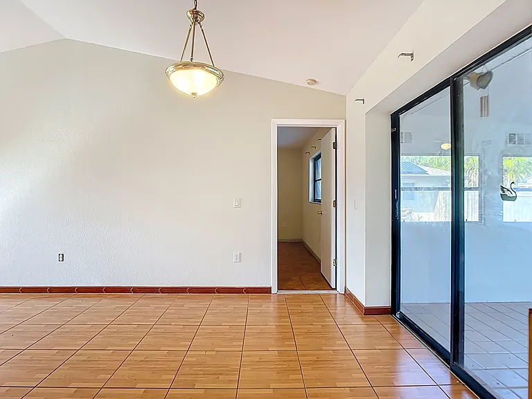 4428 Aladdin Ave — Photo 6