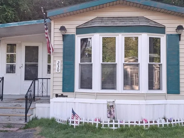 305 Turnpike St Trlr 230, South Easton, MA 02375