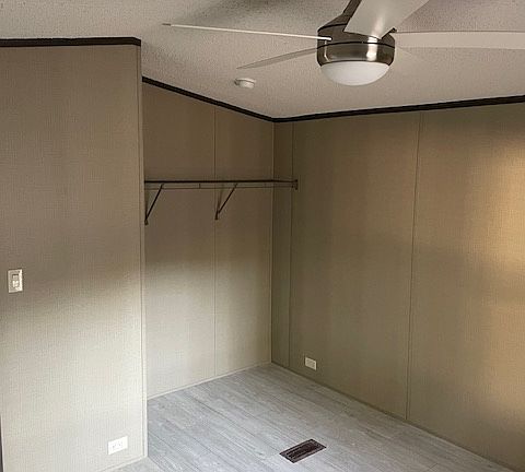 2nd image of 901 W Hubbard St #3