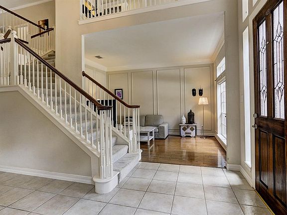 Neutral paint throughout the home! Light and bright with lots of natural light!