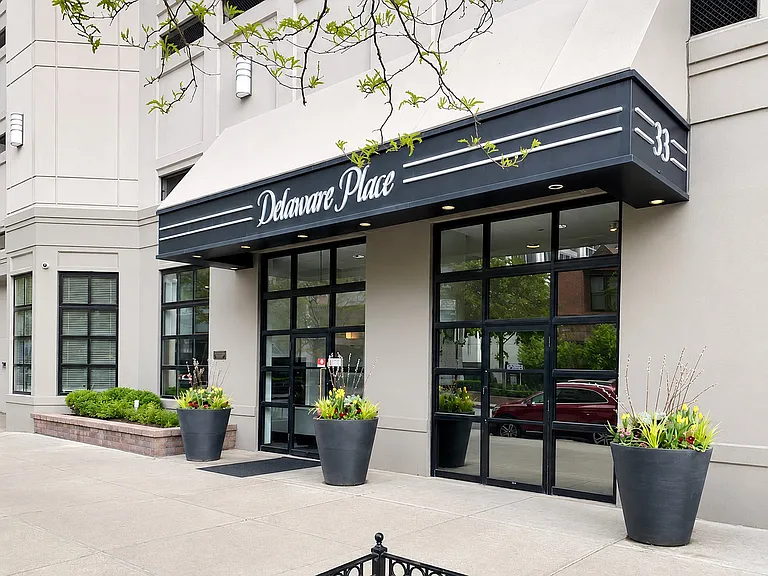 33 W Delaware Pl #15E — Photo 18
