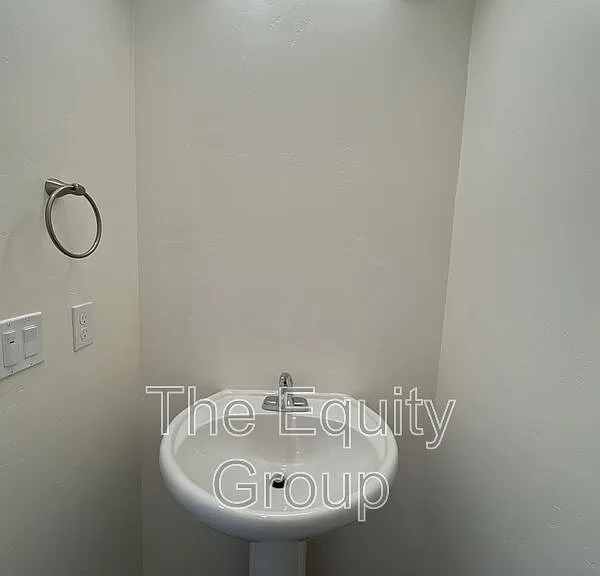 725 S Pinkham #101 — Photo 5