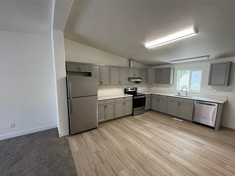 242 N Hooker St — Photo 4