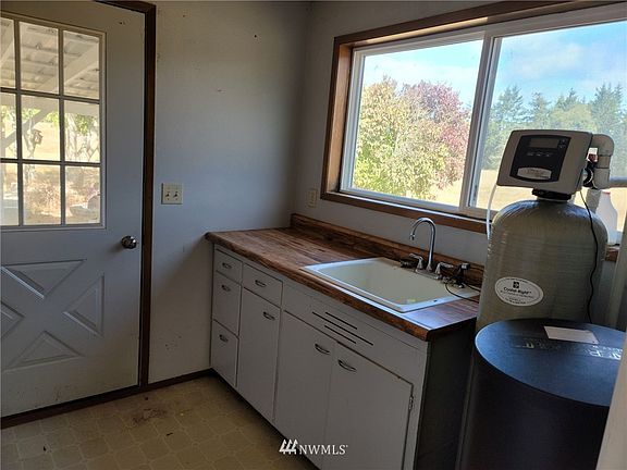 5th image of 2045 Sage Ln