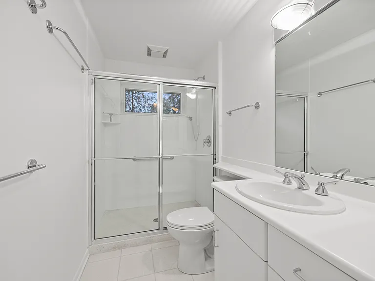 934 Yale St — Photo 13