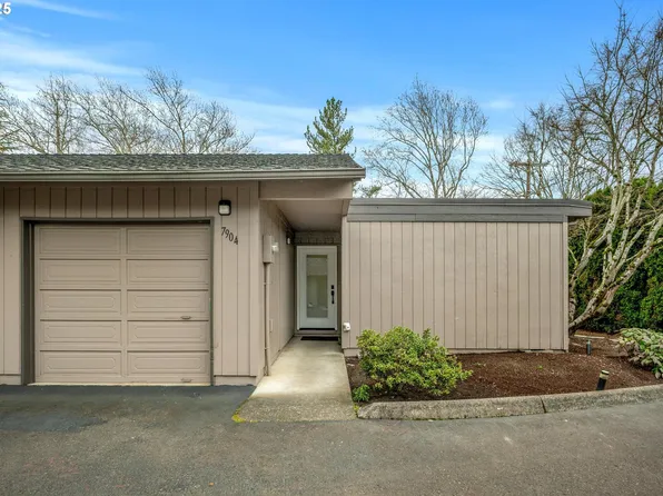 7904 SW Scholls Ferry Rd, Beaverton, OR 97008
