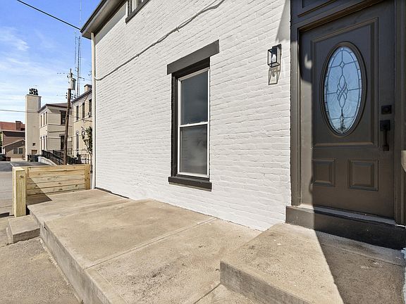 5th image of 313 Van Voast Ave
