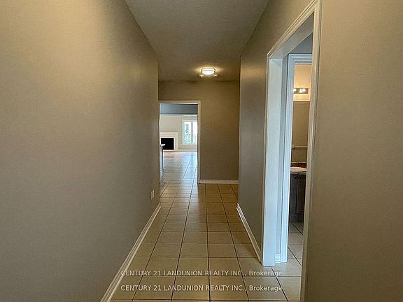 4th image of 516 Baldwin Cres
