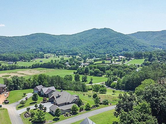 2nd image of 3755 Revetta Cir