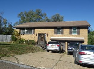 1023 Woodland Trails Dr, Fenton, MO 63026