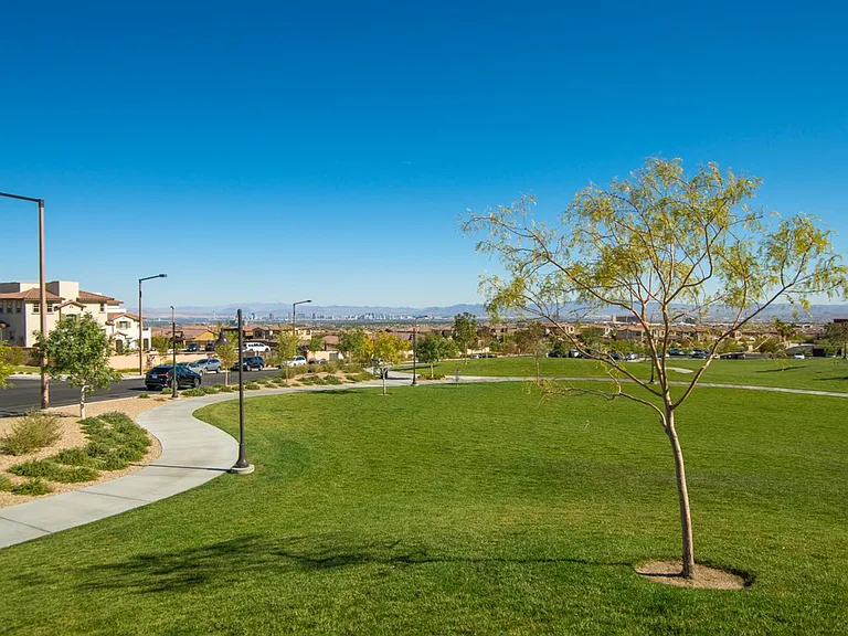 9 Alamere Falls Dr — Photo 32