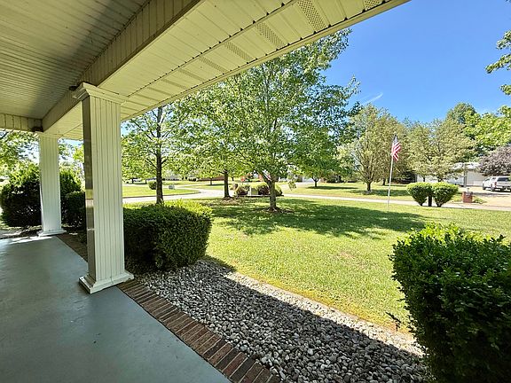 5th image of 205 Chestnut Oak Dr