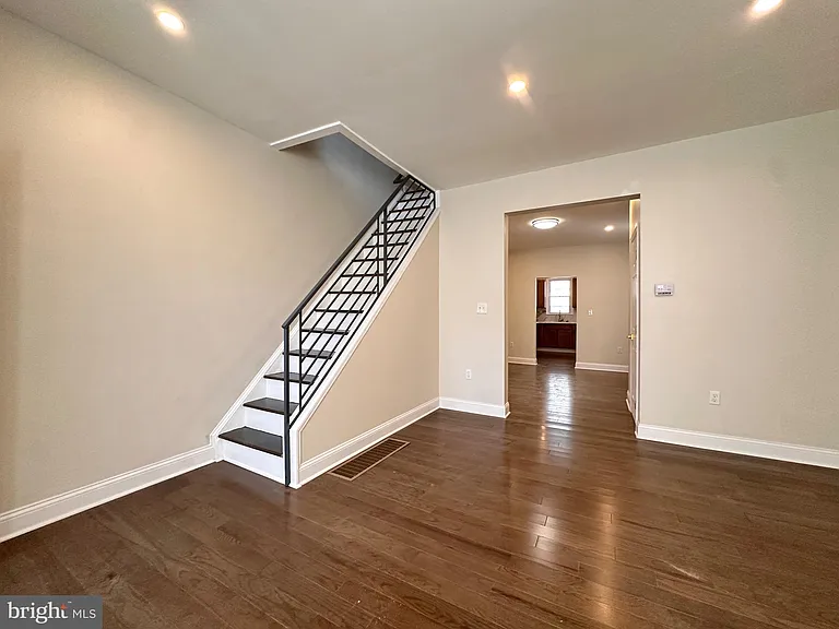 1822 S 22nd St — Photo 15