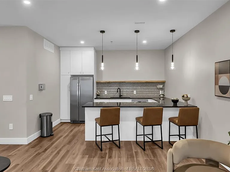 12 Mill St W #412 — Photo 36