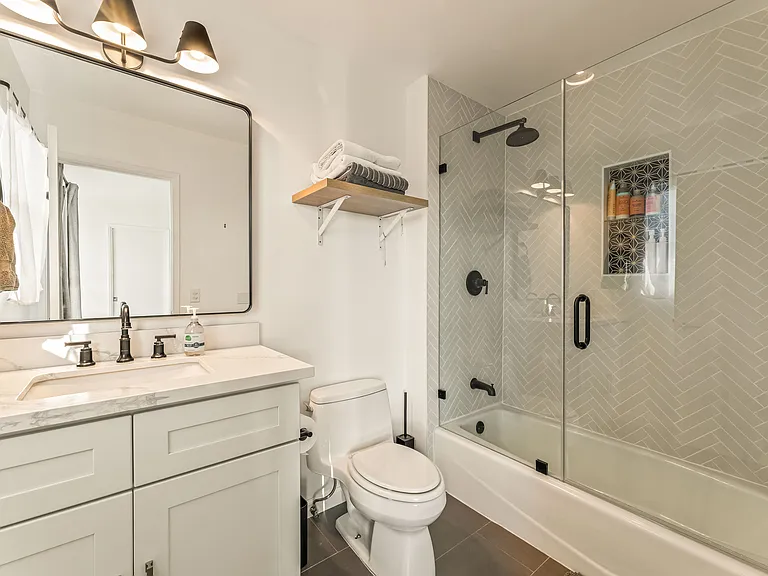 1824 Webster Ave — Photo 30