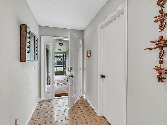 4th image of 761 SE Fallon Drive
