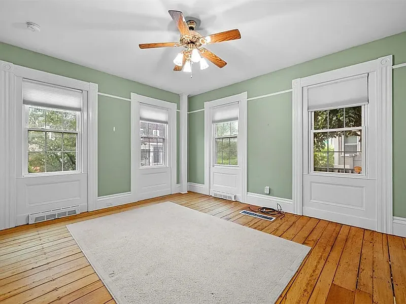 2 bed, 1.0 bath, 1213 sqft, $1,939 — Photo 2