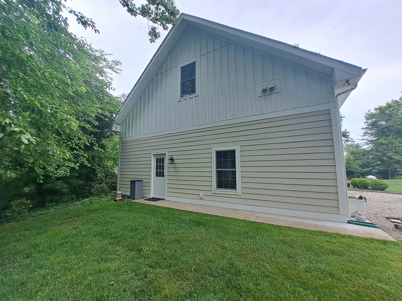 Studio, 1000 sqft, $2,100 — Photo 2