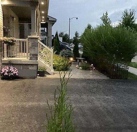 3rd image of 125 Gardiner Dr N
