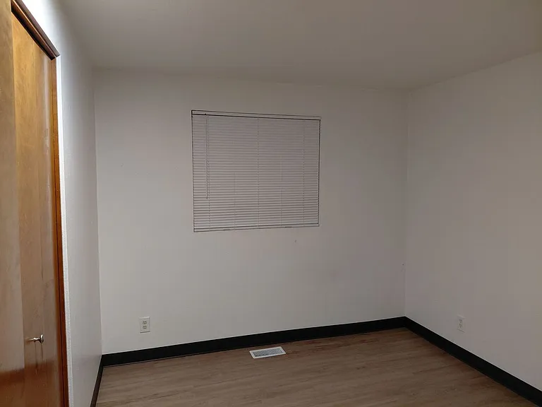 1399 Parkway Dr NW — Photo 11