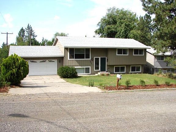 3205 E Hills Ct. 