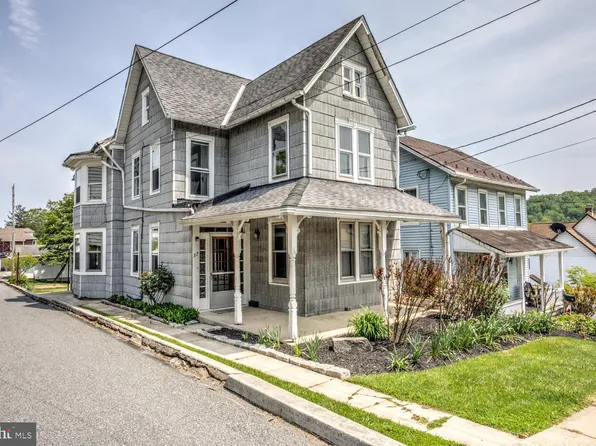 37 Chestnut St, Mohnton, PA 19540