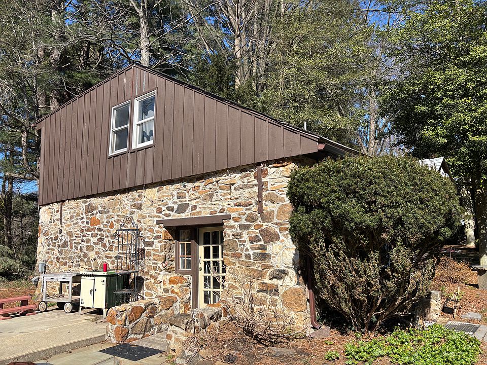 2nd image of 100 Slitting Mill Rd