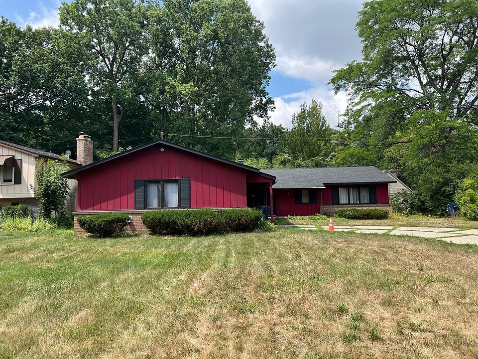 1st image of 2610 Pinetree Dr