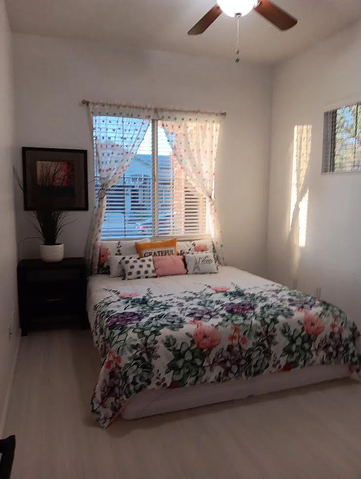 4 bed, 1900 sqft, $900 — Photo 1