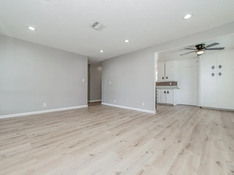 1674 E Princeton St — Photo 14