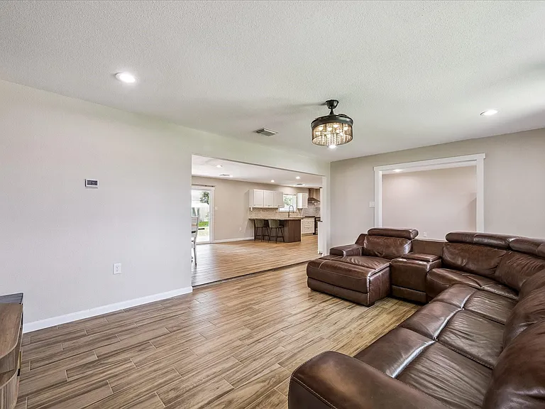 405 N Fulton St — Photo 10