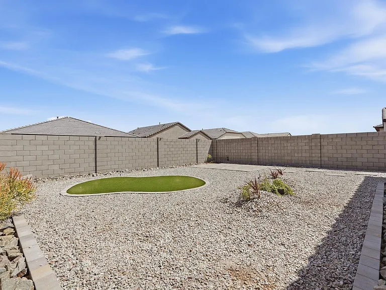 2440 W Bowker St — Photo 6