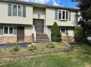 352 Shelly Rd, New Windsor, NY 12553