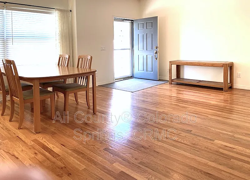 3 bed, 2.5 bath, 1393 sqft, $1,995 — Photo 3