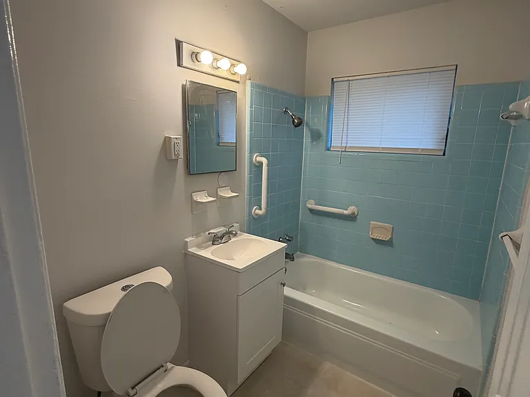 14 Apache St — Photo 10