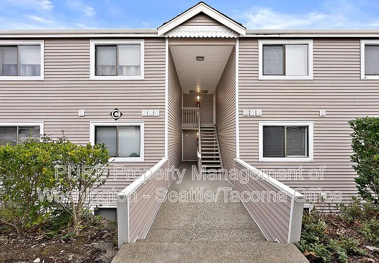 6601 S 8th St — Photo 32