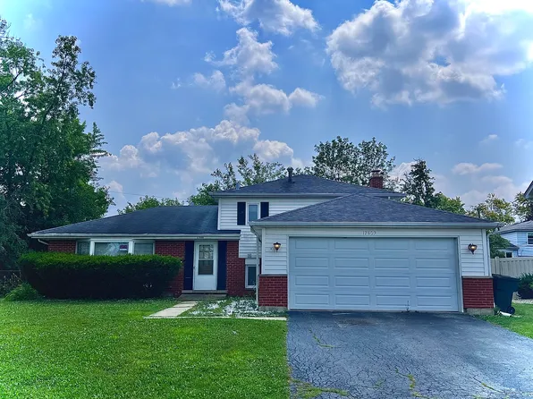 17809 Oakwood Dr, Hazel Crest, IL 60429