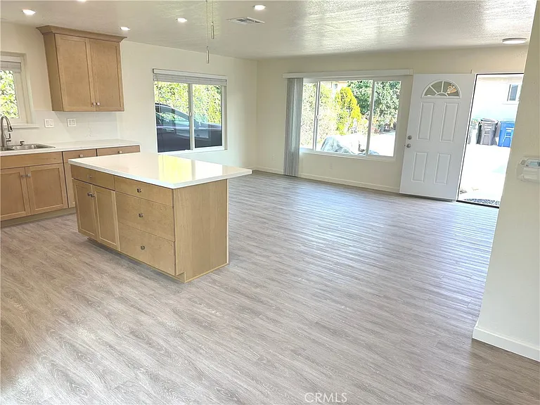 24450 University Ave — Photo 5