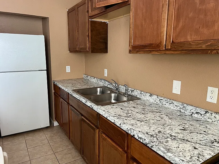 2806 Runnels St #102 — Photo 8